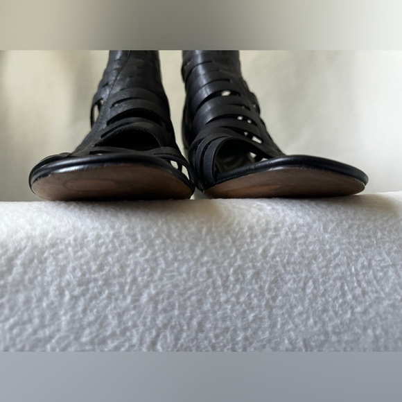 Isola size 11 Black Caged Leather Sandals with heel enclosure zippers. - Picture 5 of 15